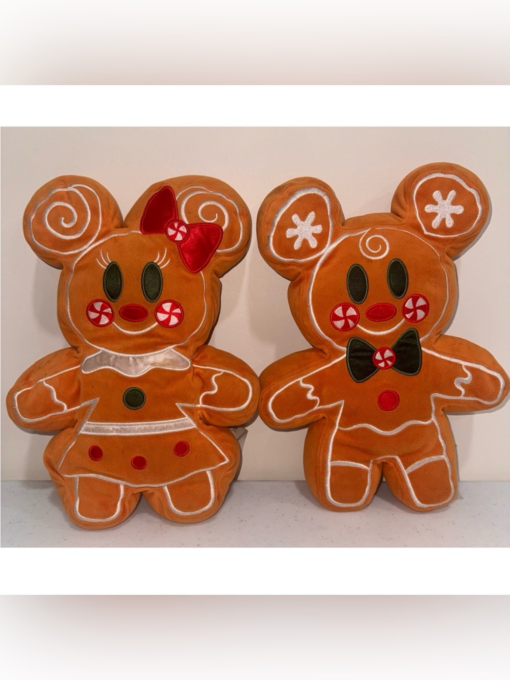 Disney Parks 2020 Holiday Gingerbread Mickey & Minnie Plush Pillow Set